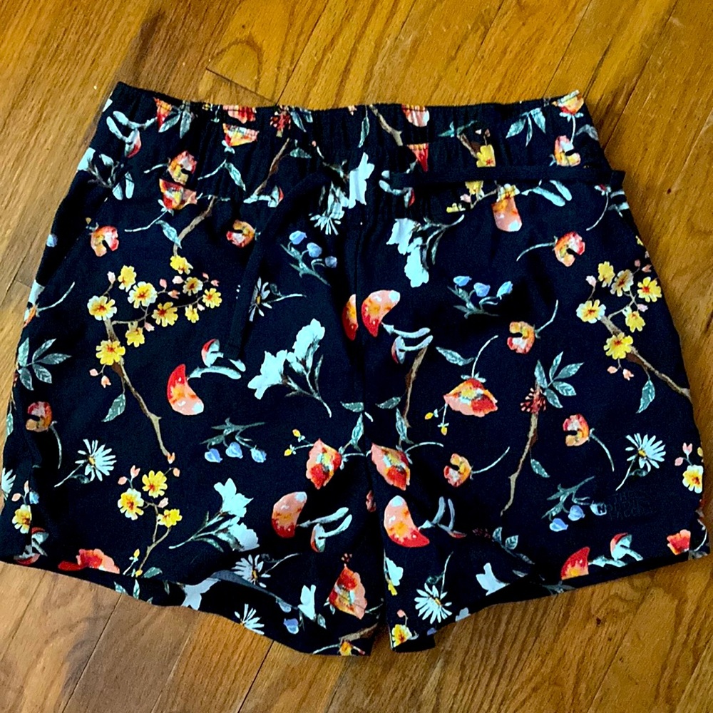 NWOT womens The North Face shorts